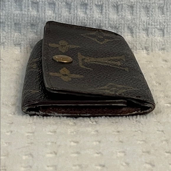Louis Vuitton 4 Hook Key Holder - Picture 6 of 13